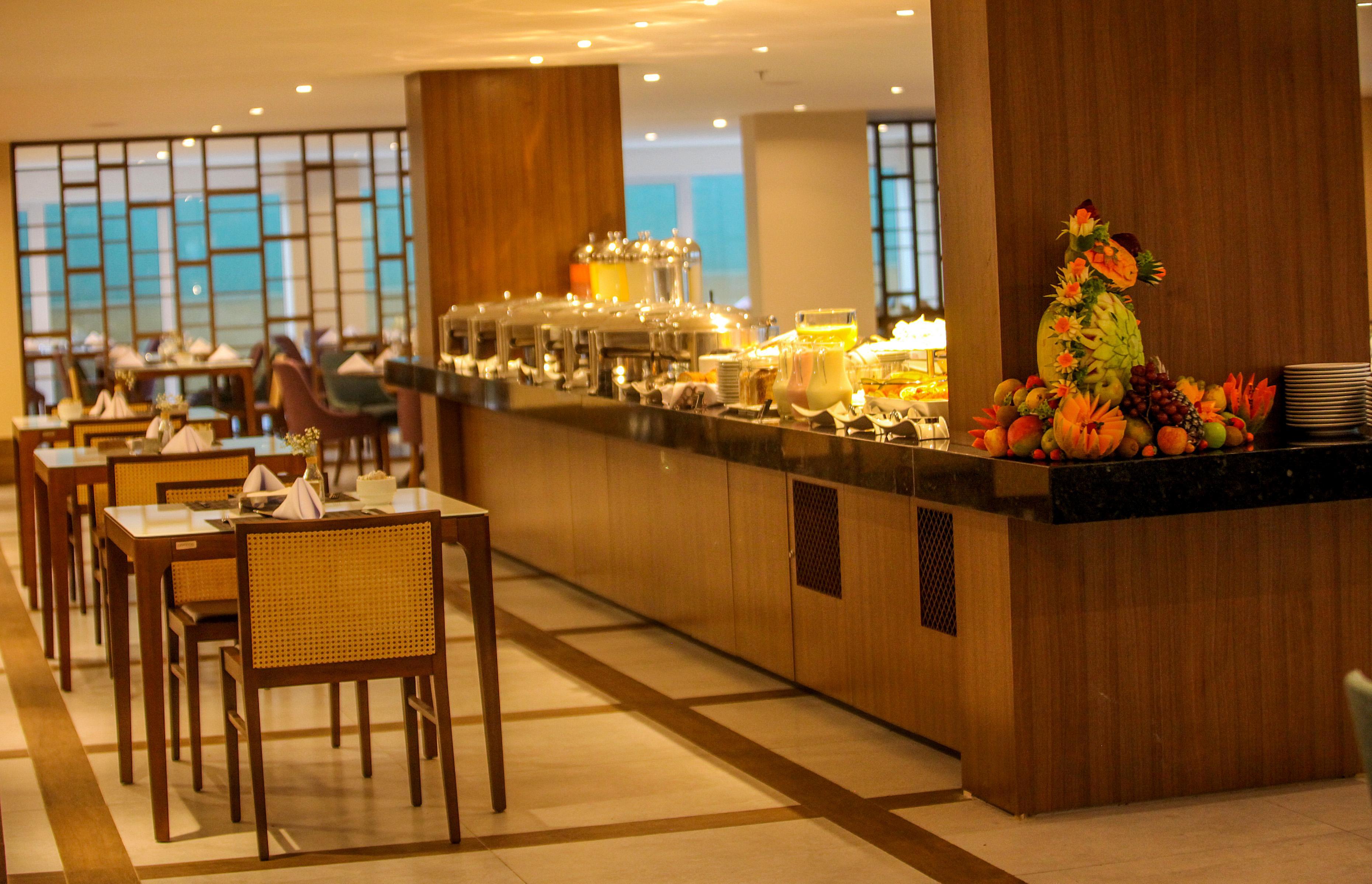 Gran Mareiro Hotel Fortaleza  Esterno foto The buffet at the hotel
