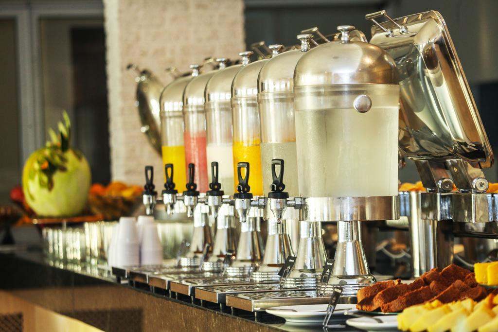 Gran Mareiro Hotel Fortaleza  Esterno foto Juice dispensers